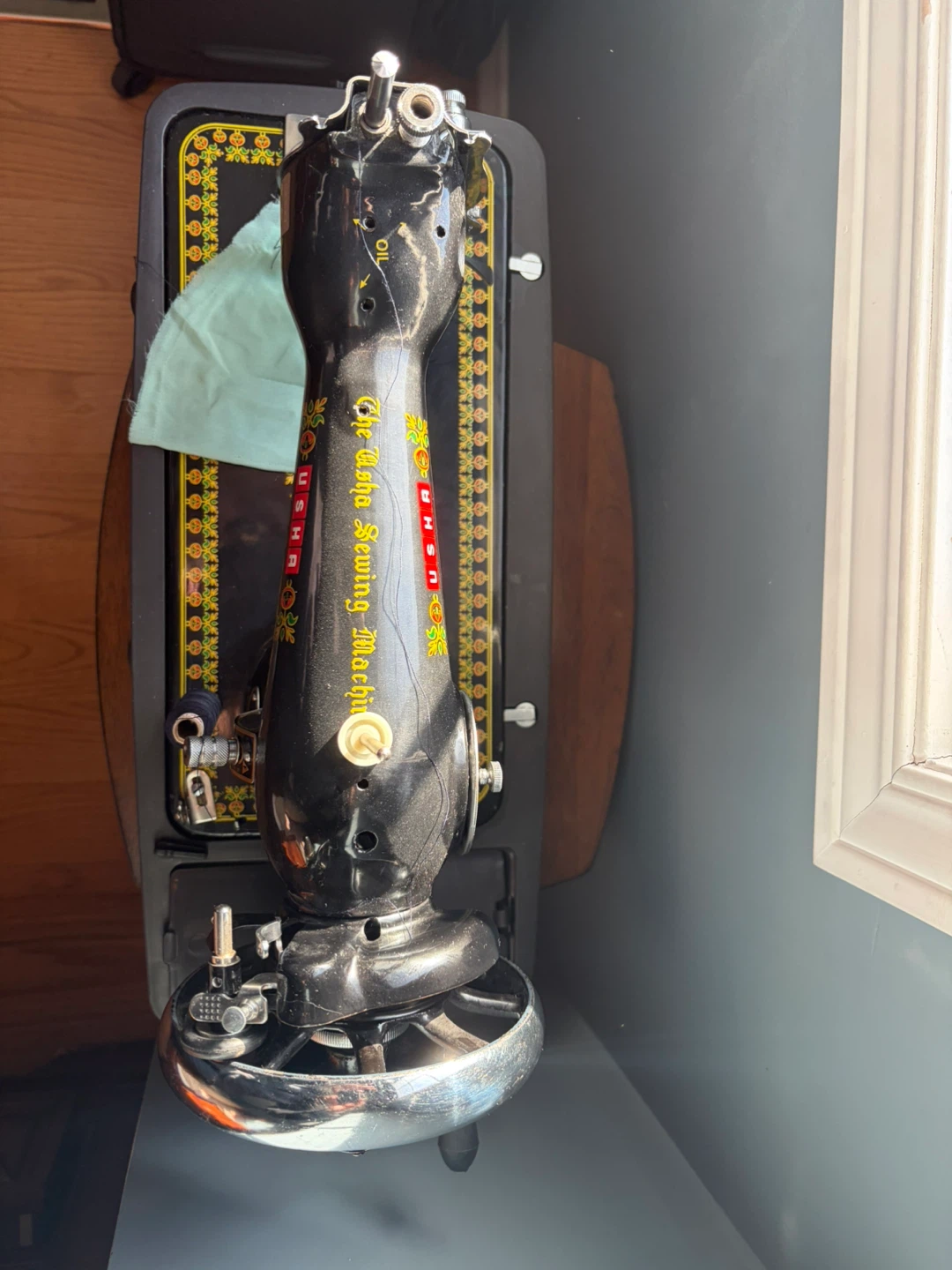 Usha Sewing Machine - photo 2