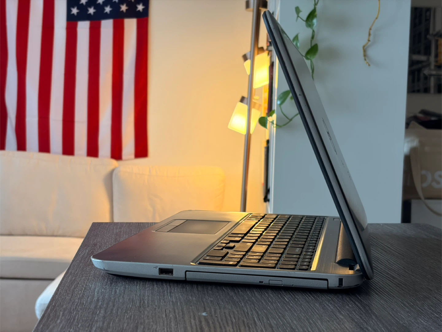 Dell Inspiron 5537 Touch Laptop - i5 / 8GB RAM / 256GB SSD - photo 4