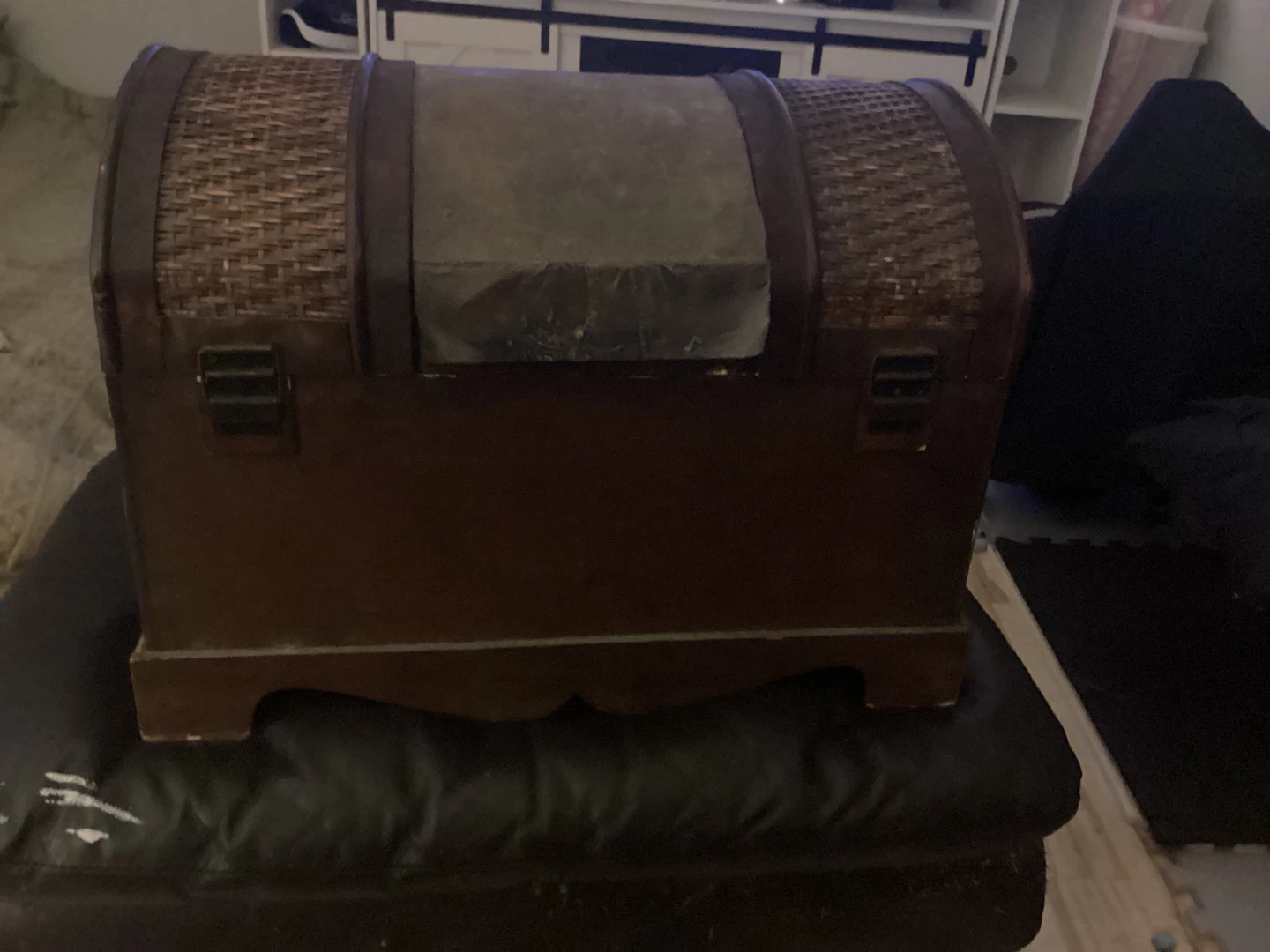 Decorative Treasure Chest with Atari Flashback 3 Console - photo 5