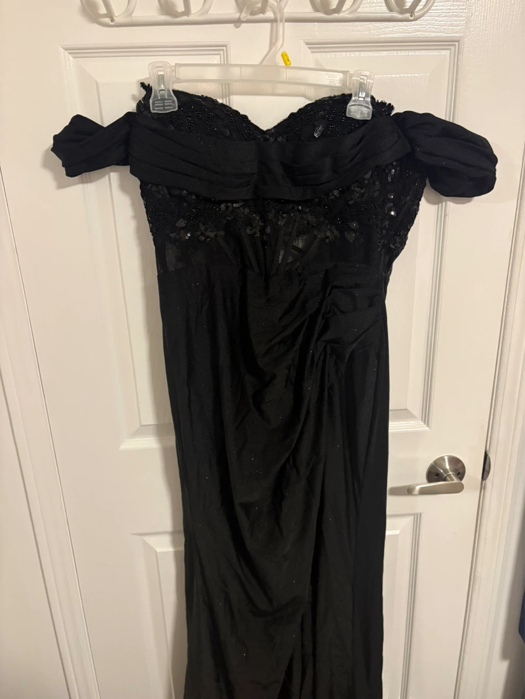 Black Off-the-Shoulder Beaded Formal Dress - photo 4