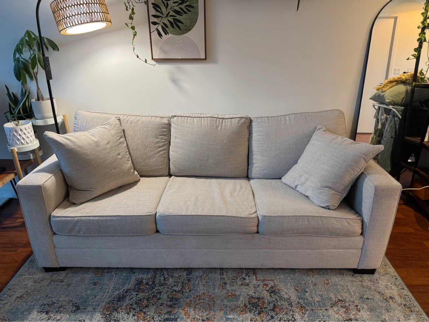 Compact & Stylish Haverty’s Sofa Bed / Sleeper Couch
