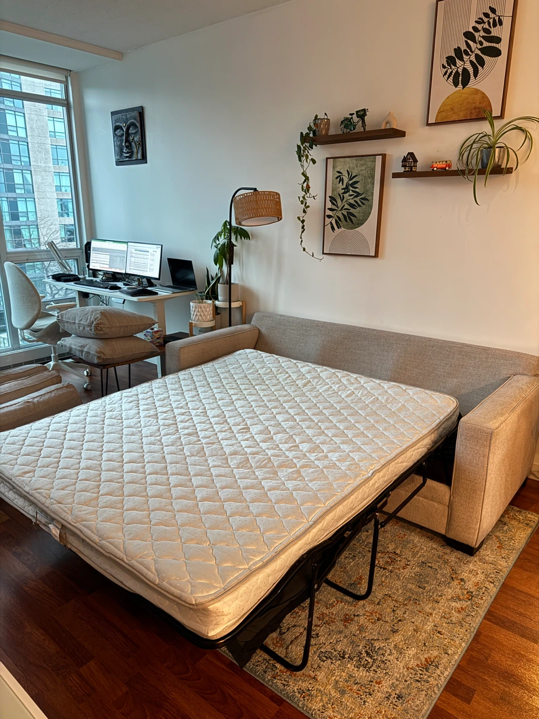 Compact & Stylish Haverty’s Sofa Bed / Sleeper Couch - photo 2