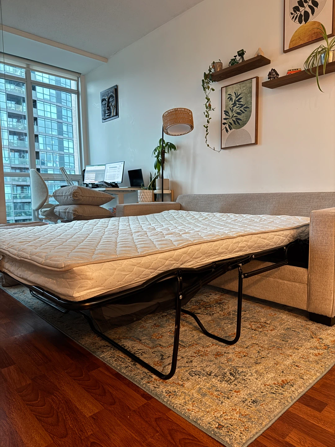 Compact & Stylish Haverty’s Sofa Bed / Sleeper Couch - photo 3