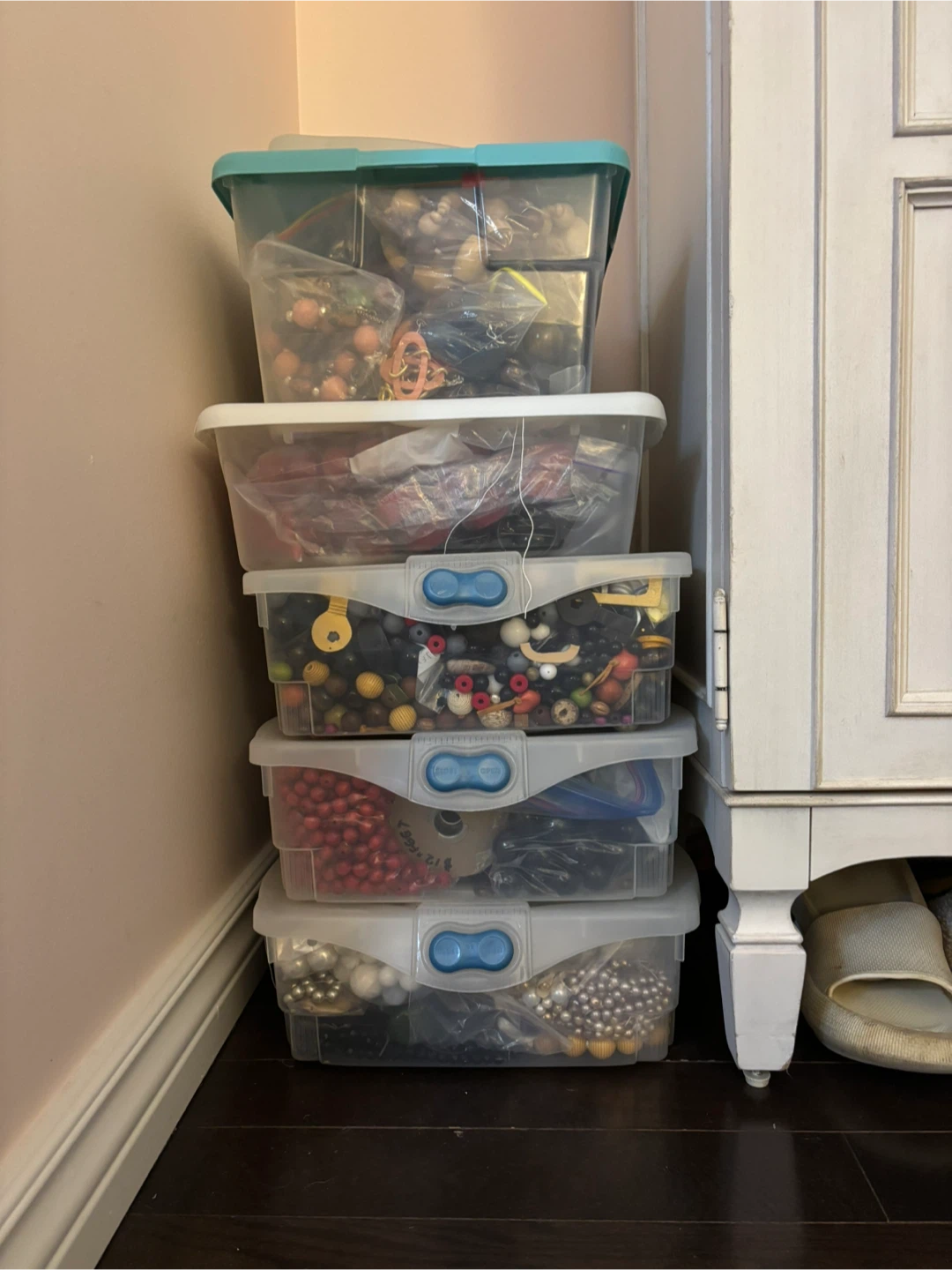 ‼️HUGE LOAD OF BEADS ‼️WORTH OVER $350! 9 BOXES - photo 2