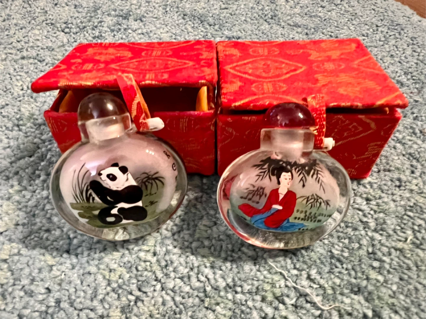 Vintage Chinese hand painted Snuff Bottles Set with Boxes - photo 2