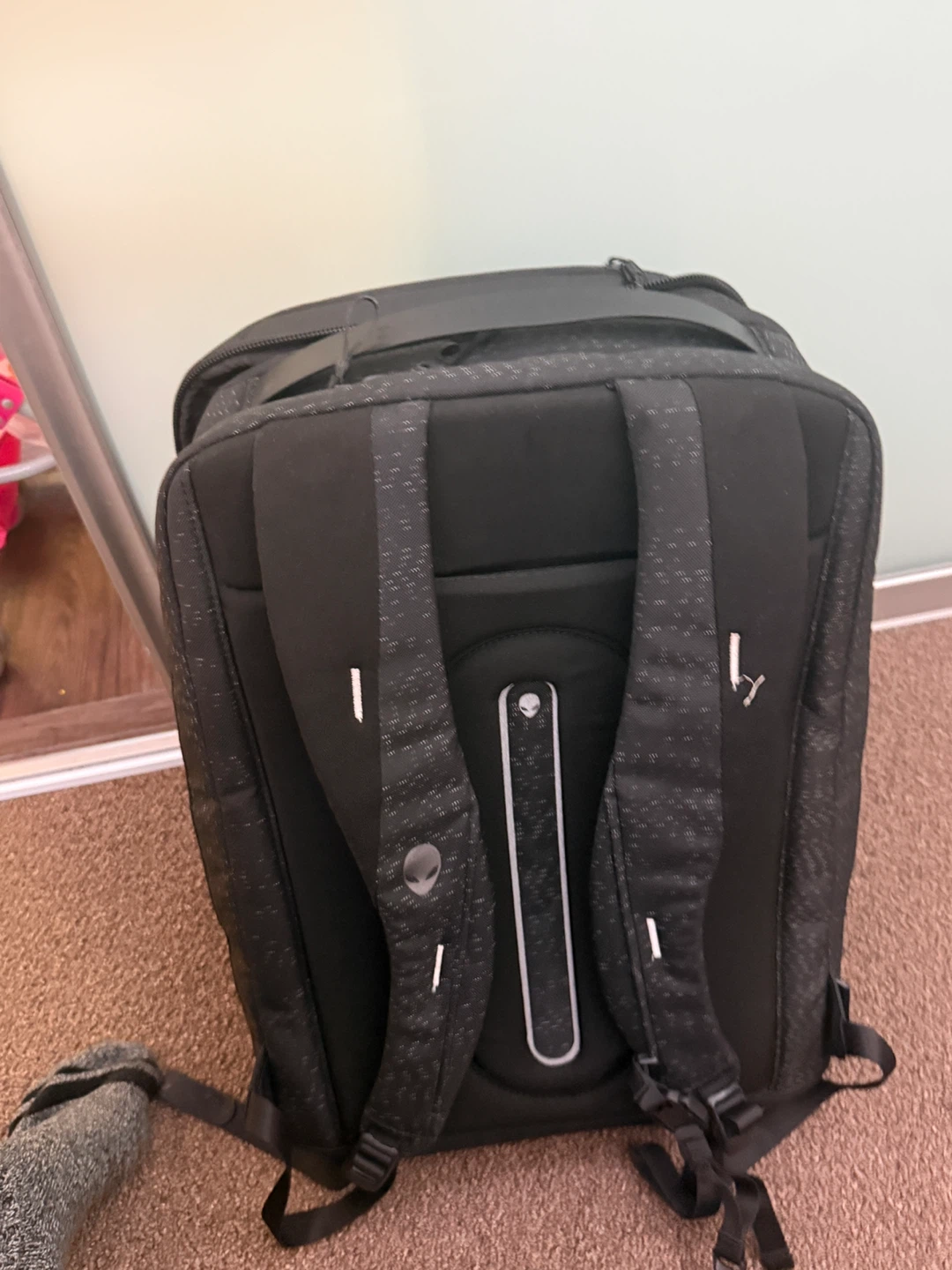 Dell Alienware Horizon 17" Gaming Backpack, Modern - photo 3