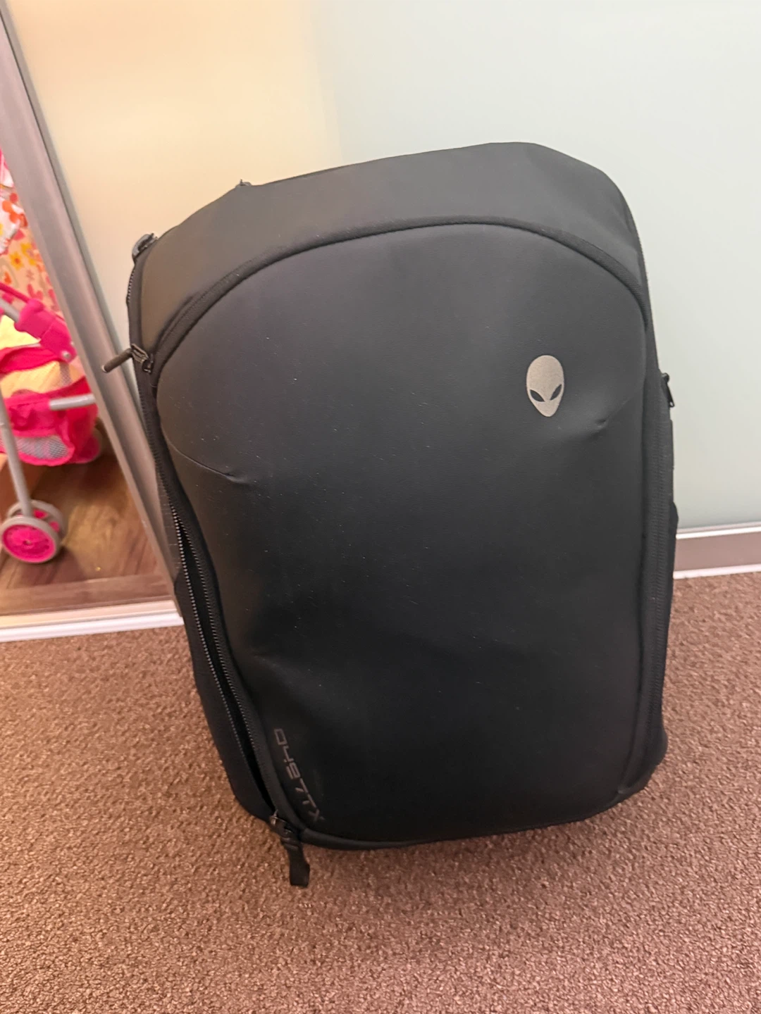 Dell Alienware Horizon 17" Gaming Backpack, Modern
