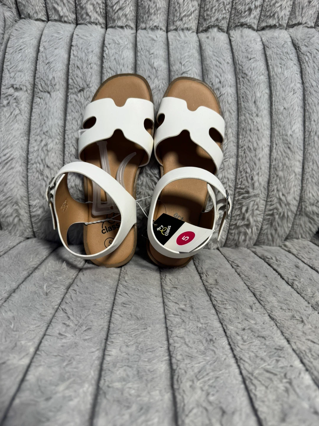 Cat & Jack White H-Strap Sandals Size 5 - photo 2