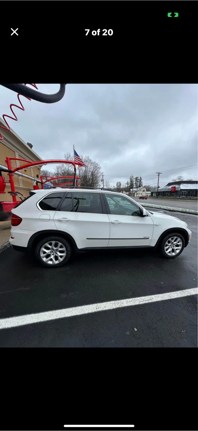 White BMW X5 - photo 4