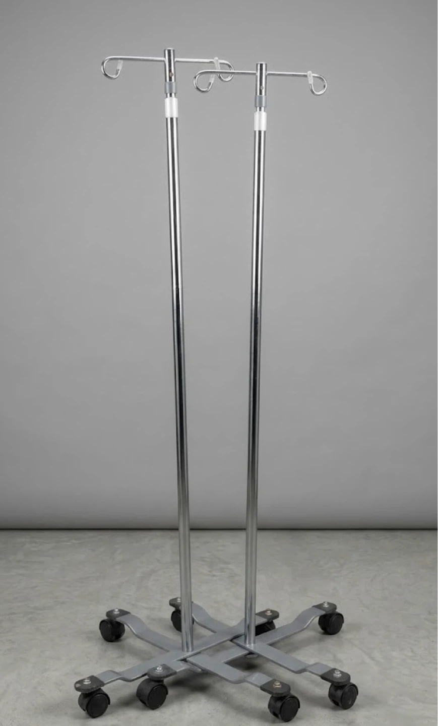 Dual IV Stand with Wheels