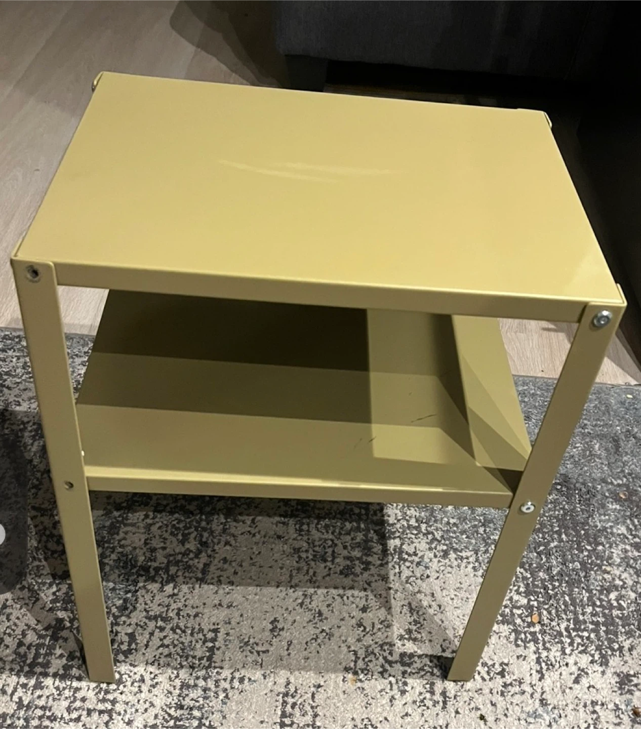 Free 2-Tier Accent Table 🥕 - photo 2