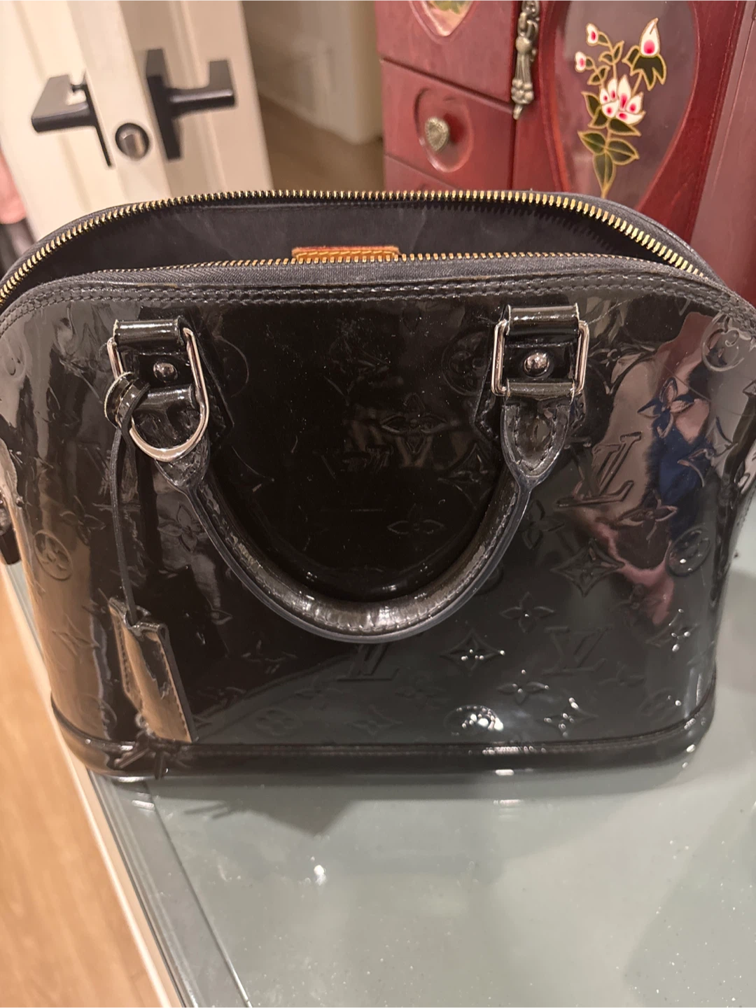 Louis Vuitton Alma Vernis Handbag - photo 3