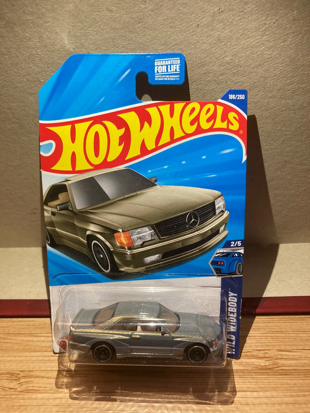 Hot Wheels / 89 Mercedes-Benz 560 SEC AMG / Silver Yellow
