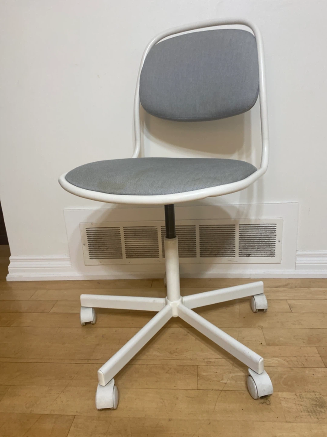 2 revolving and height adjustable chairs - photo 2