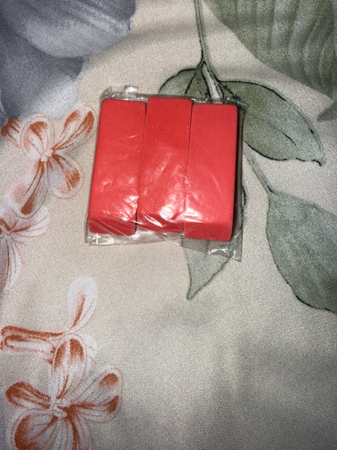 Pack of 3 Red Erasers - photo 2