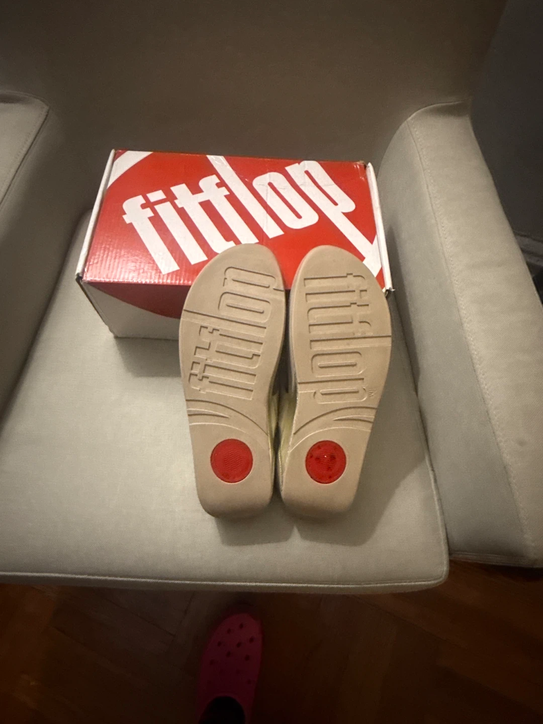 FitFlop Gold Thong Sandals 🥕 (Thrifty Pick) - photo 2