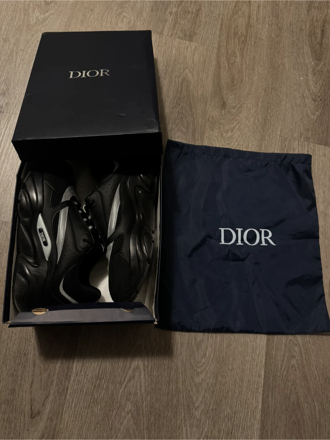 Black Dior b22s