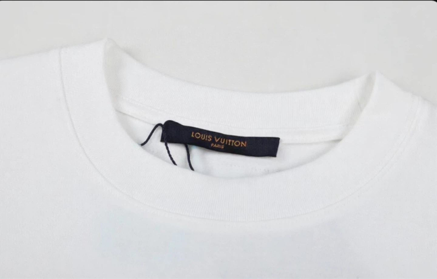 LV x Supreme Shirt - Size Small - photo 3