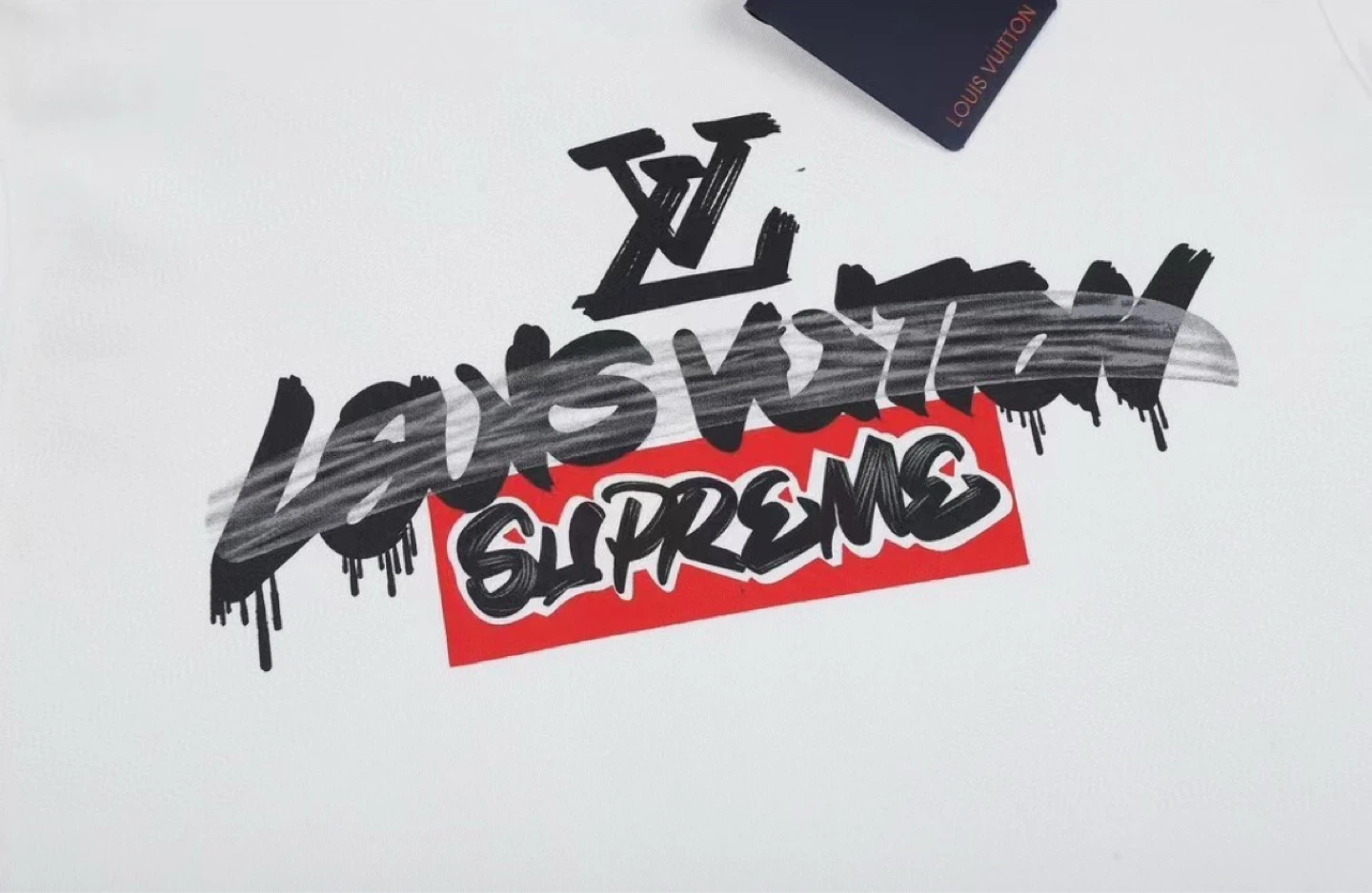 LV x Supreme Shirt - Size Small - photo 2