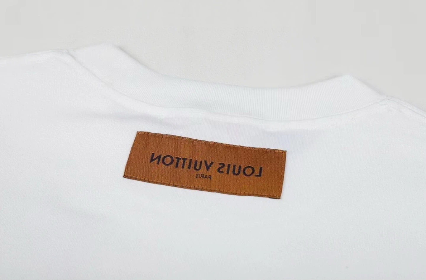 LV x Supreme Shirt - Size Small - photo 4