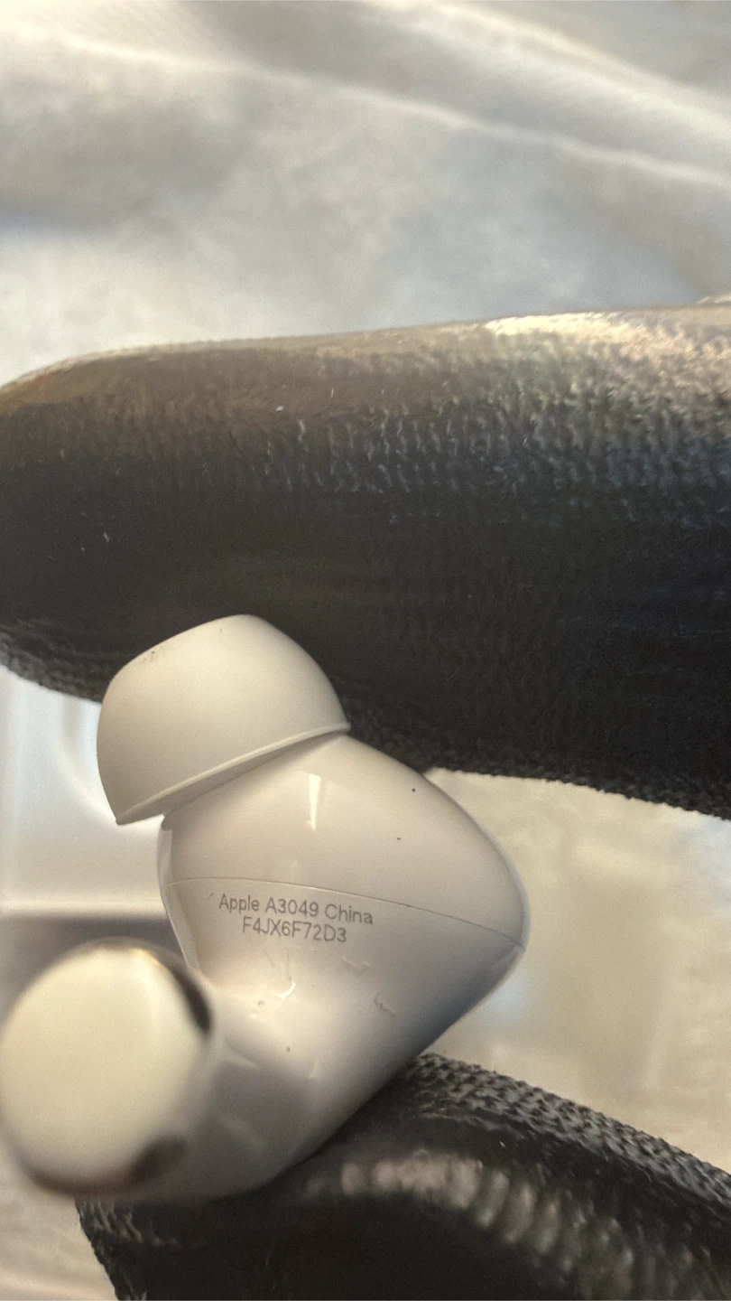 Apple AirPods Pro (2nd generation) - photo 4