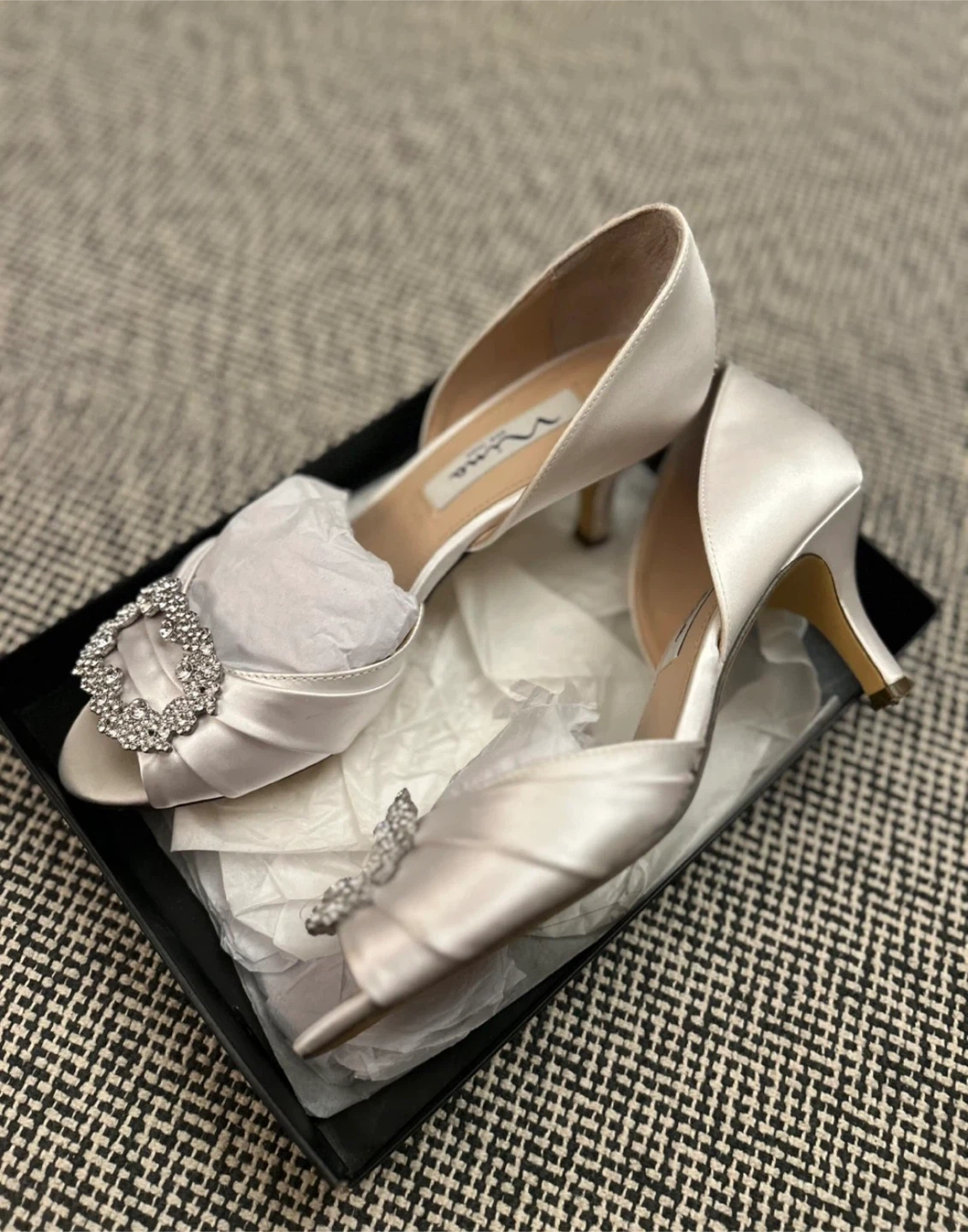 White Satin Embellished Heels / size 6.5 - photo 3