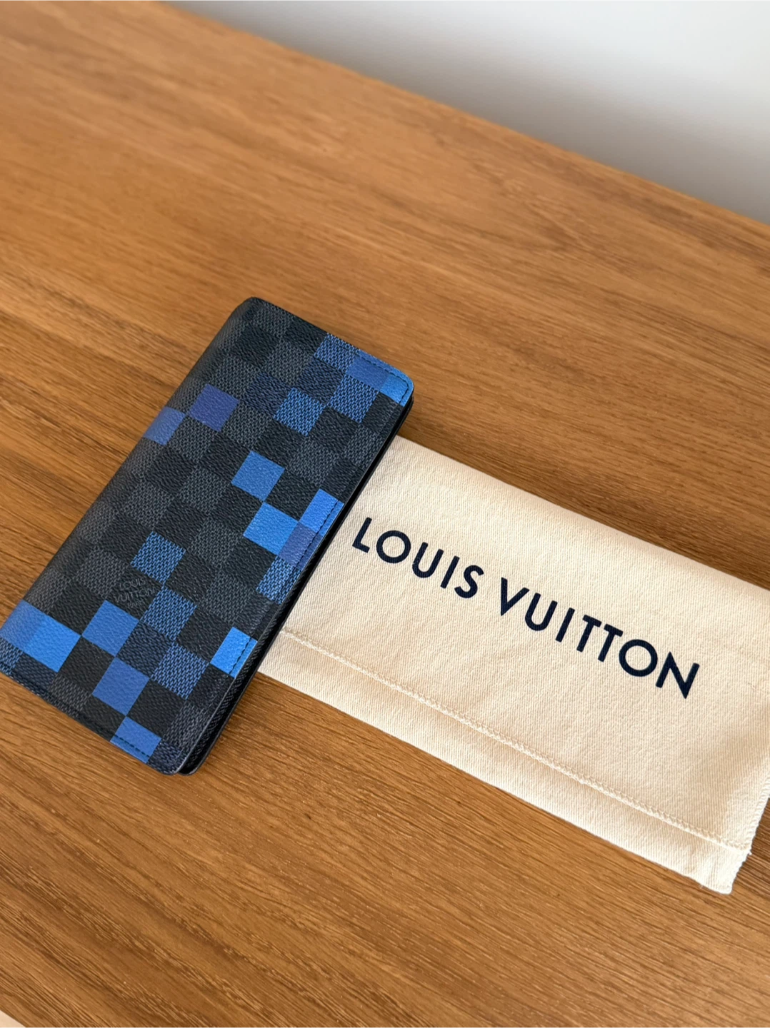 Louis Vuitton Brazza Wallet - photo 4