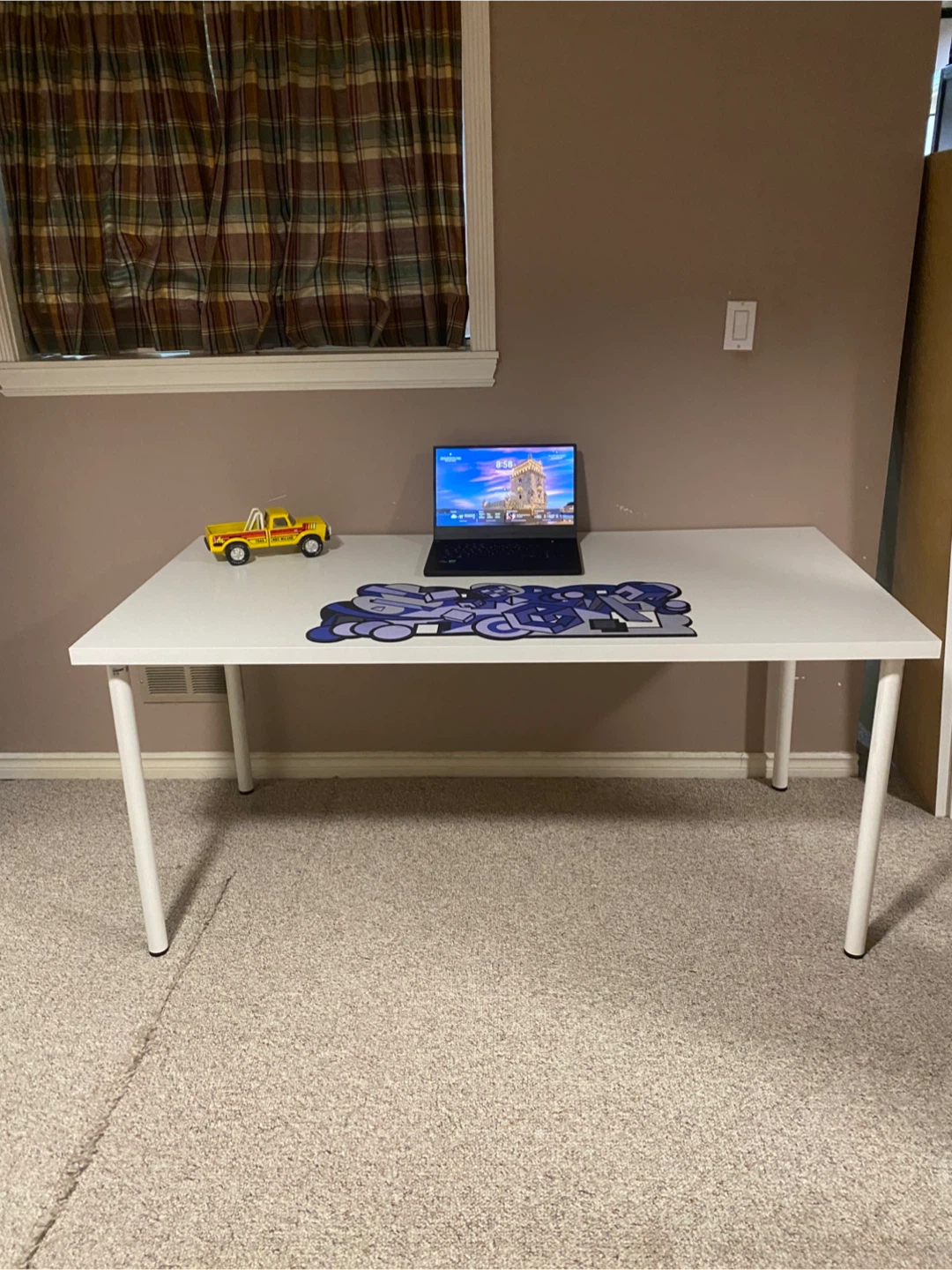 white ikea desk(delivery available)