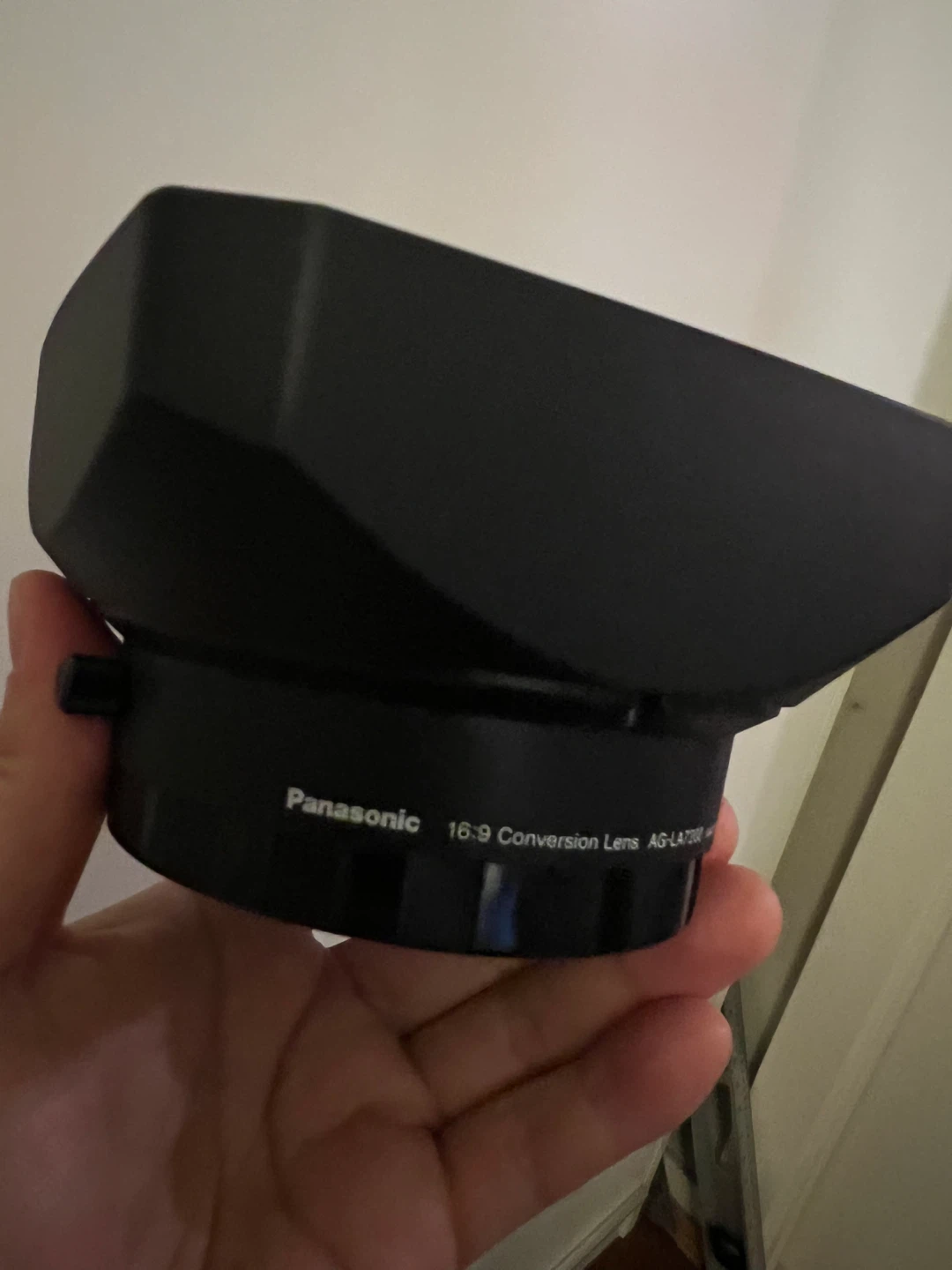 Panasonic 16:9 Conversion Lens AG-LA7200 - photo 2