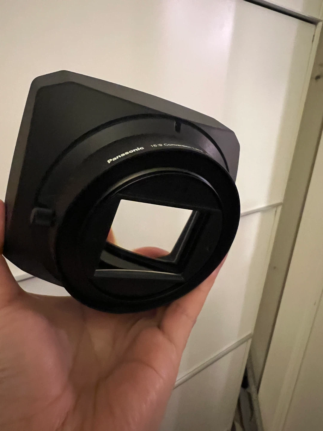 Panasonic 16:9 Conversion Lens AG-LA7200 - photo 3