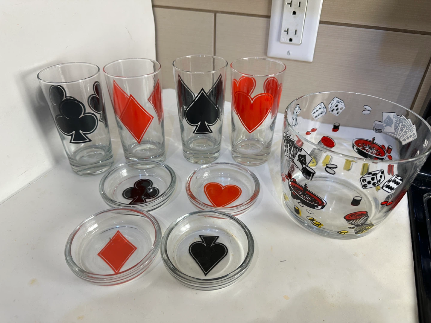 Casino themed glass set with poker suits and dice