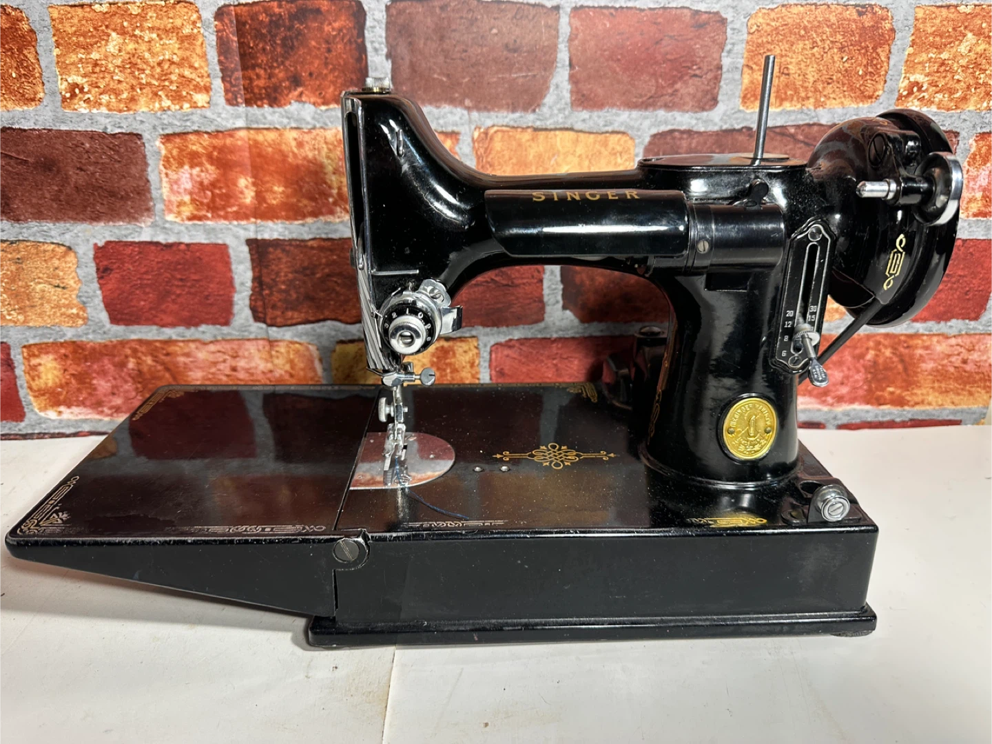 Vintage Singer 221 Featherweight Sewing Machine With Case