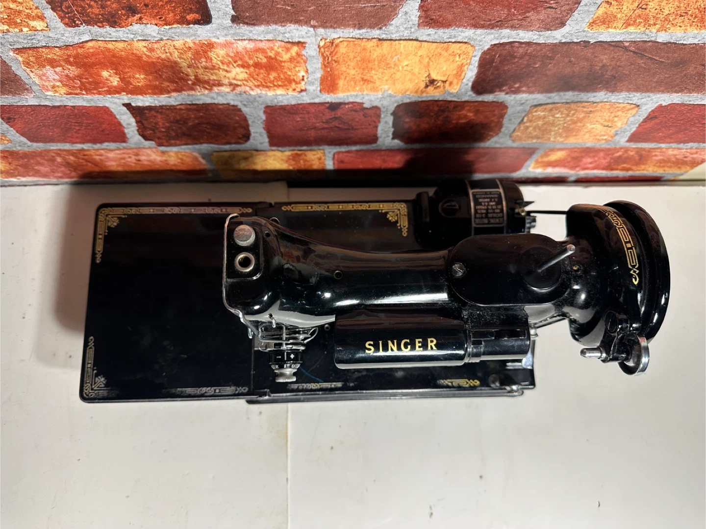 Vintage Singer 221 Featherweight Sewing Machine With Case - photo 2