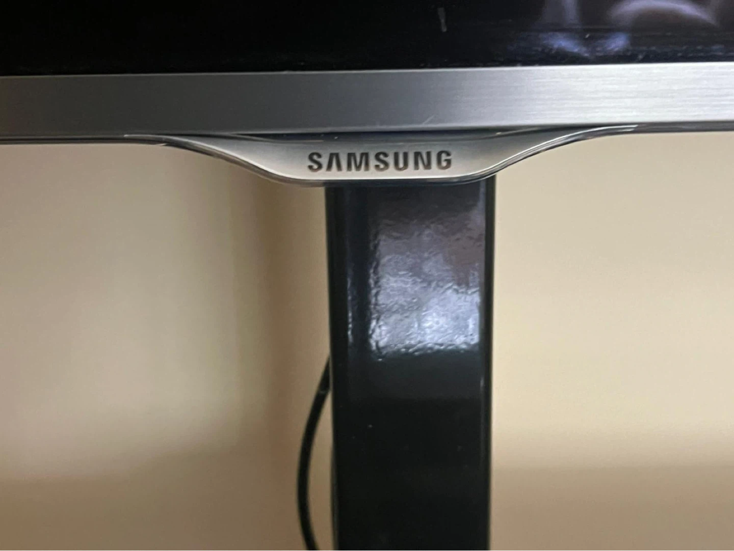 Samsung TV and Soundbar with Glass Stand - photo 4