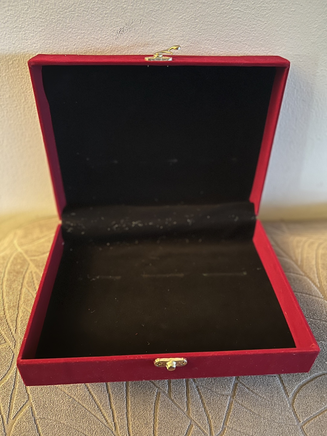 New-Red Velvet Jewellery Box - photo 2