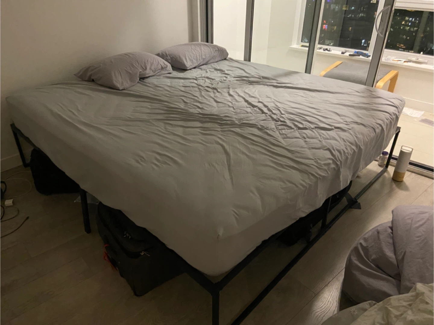 King size mattress with metal bed frame and bedsheets - photo 4