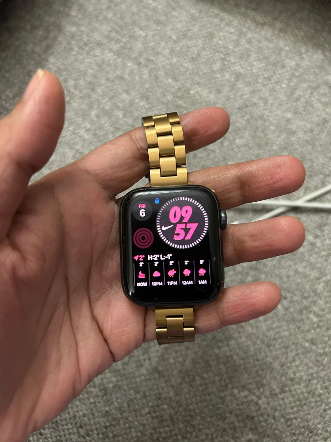Apple Watch Series 5 with Gold Metal Band - photo 2