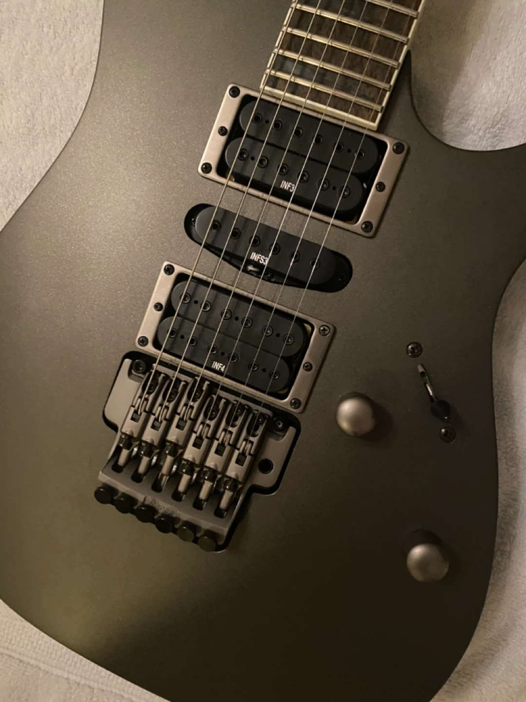 Ibanez RGEX1 Electric Guitar w/ Accessories - photo 3