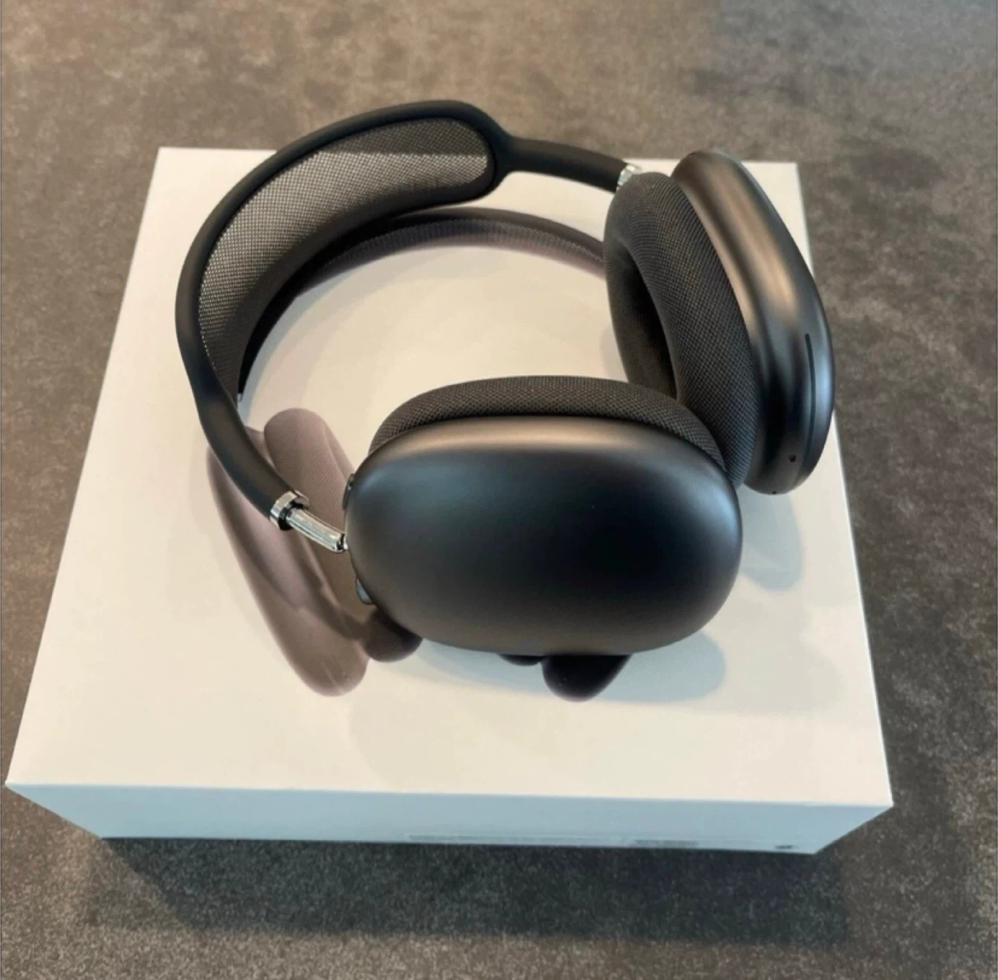 Brand New Apple AirPods Max (USB-C) - Midnight - photo 3