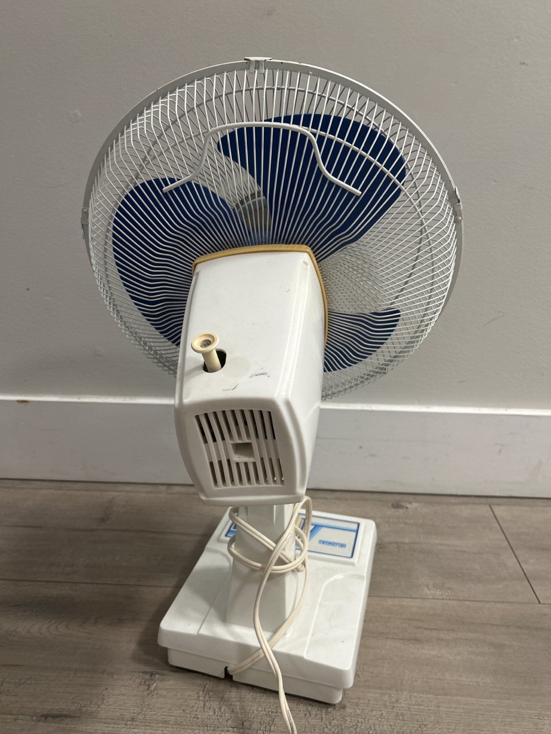 Glacier White & Blue Table Fan - photo 3