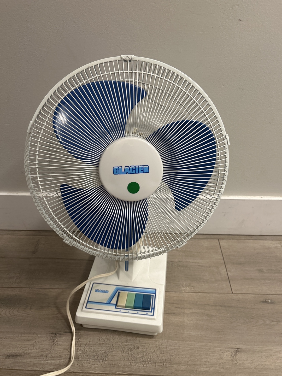 Glacier White & Blue Table Fan - photo 5