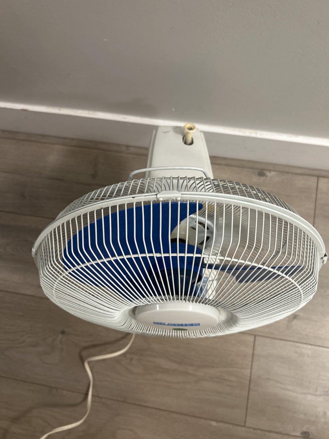 Glacier White & Blue Table Fan - photo 2