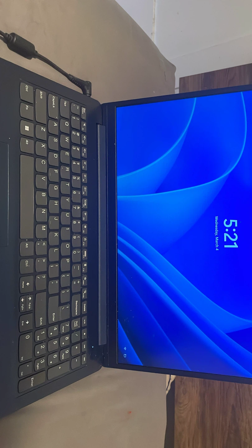 Lenovo Laptop - photo 2