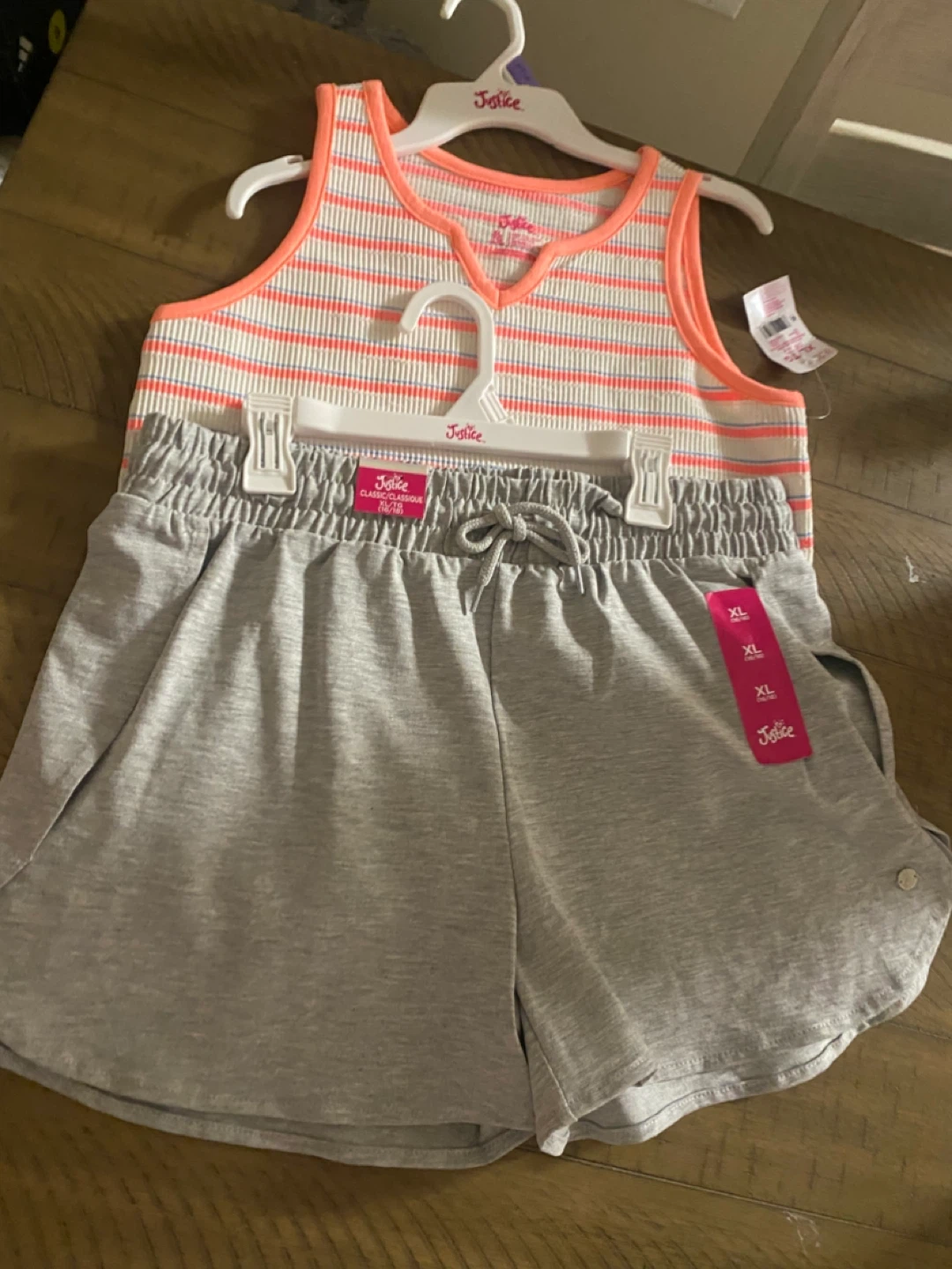 Brand new tank top and shorts with tag size 18 years old - photo 2