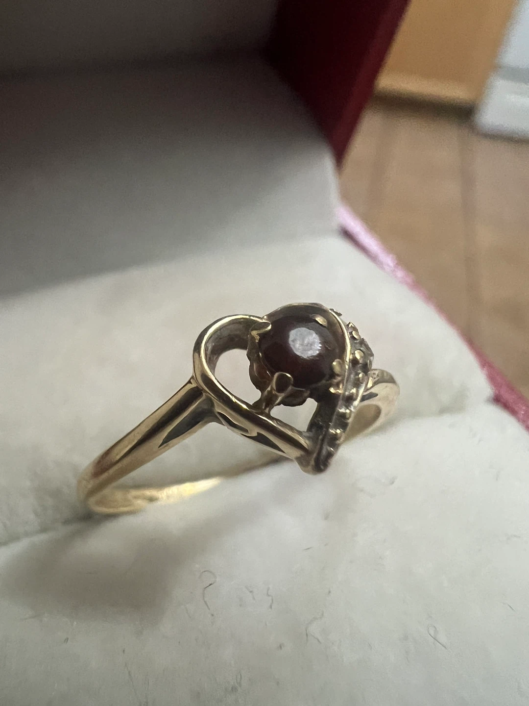 10K Gold Garnet Heart Ring with diamonds - photo 3