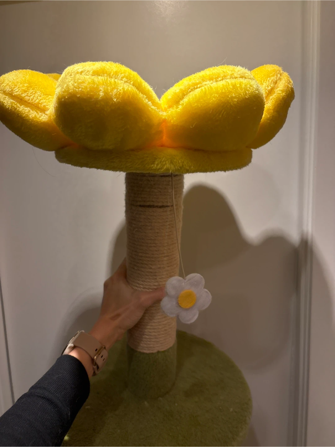 Yellow Flower Cat Scratcher Post - photo 2