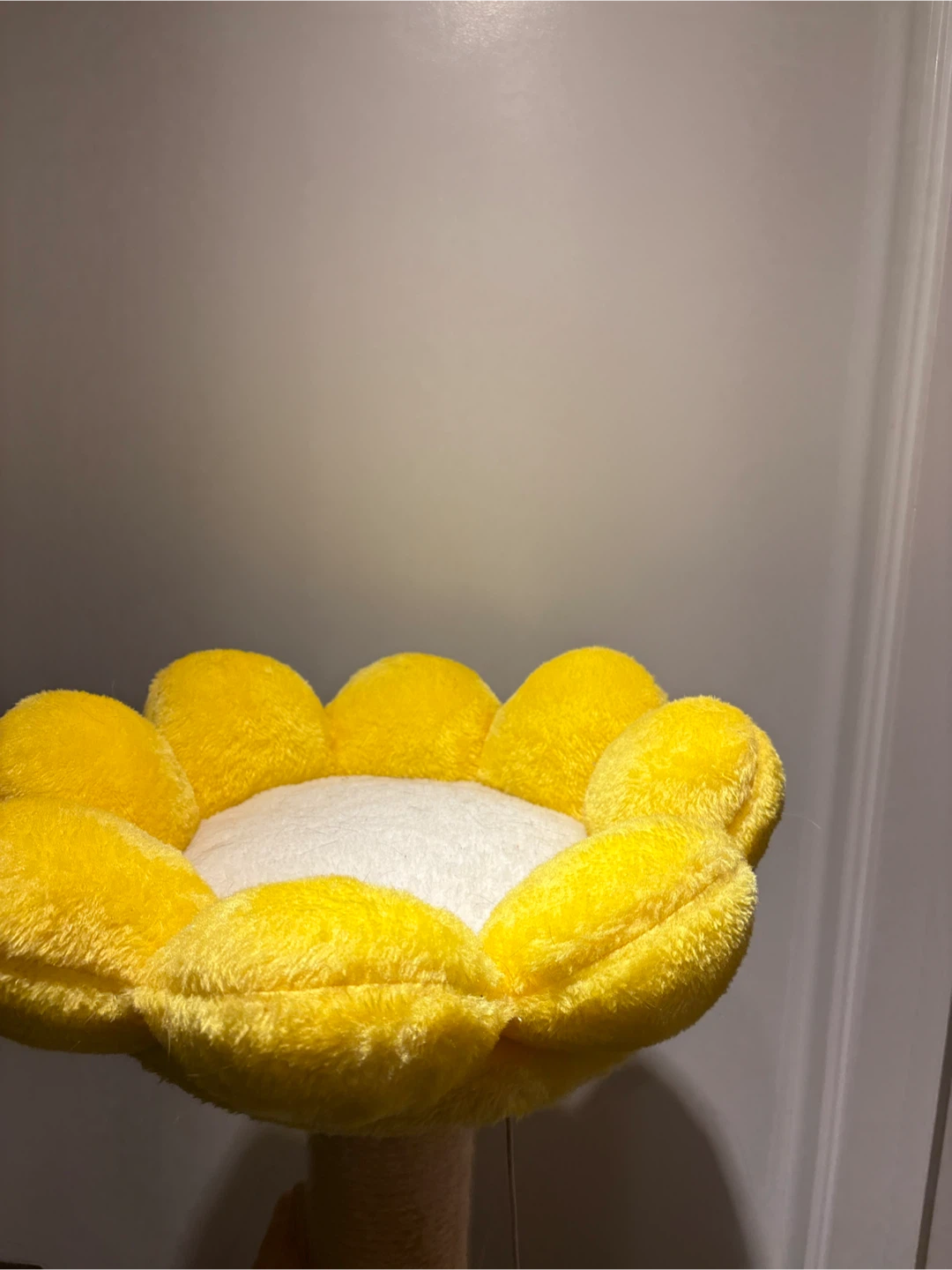 Yellow Flower Cat Scratcher Post - photo 3