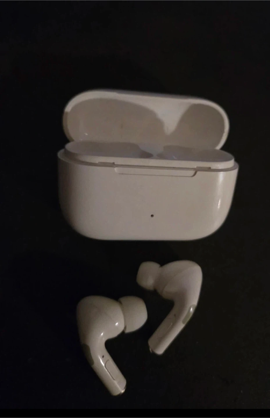 🥕 White Wireless Earbuds with Case
