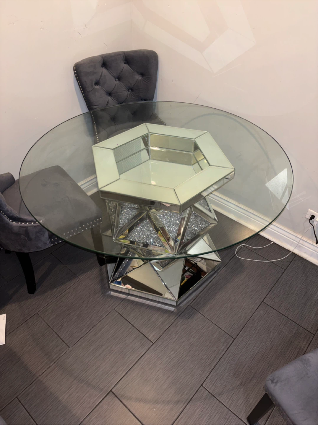 Glass Top Mirrored Crushed Diamond Pedestal Dining Table