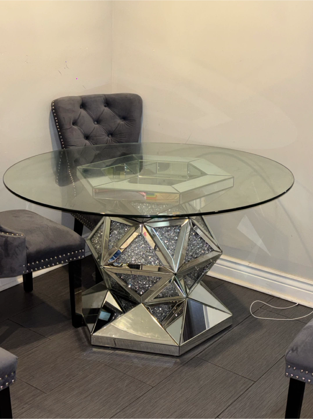 Glass Top Mirrored Crushed Diamond Pedestal Dining Table - photo 4